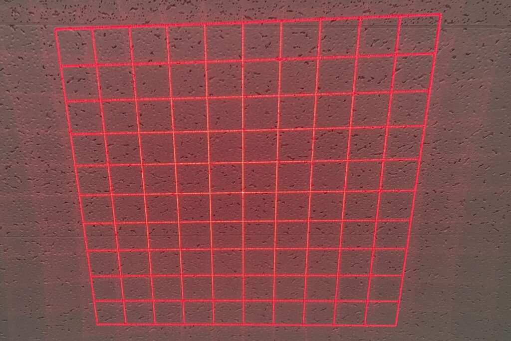 網目状にレッドレーザーを照射するDOE搭載レーザーポインター